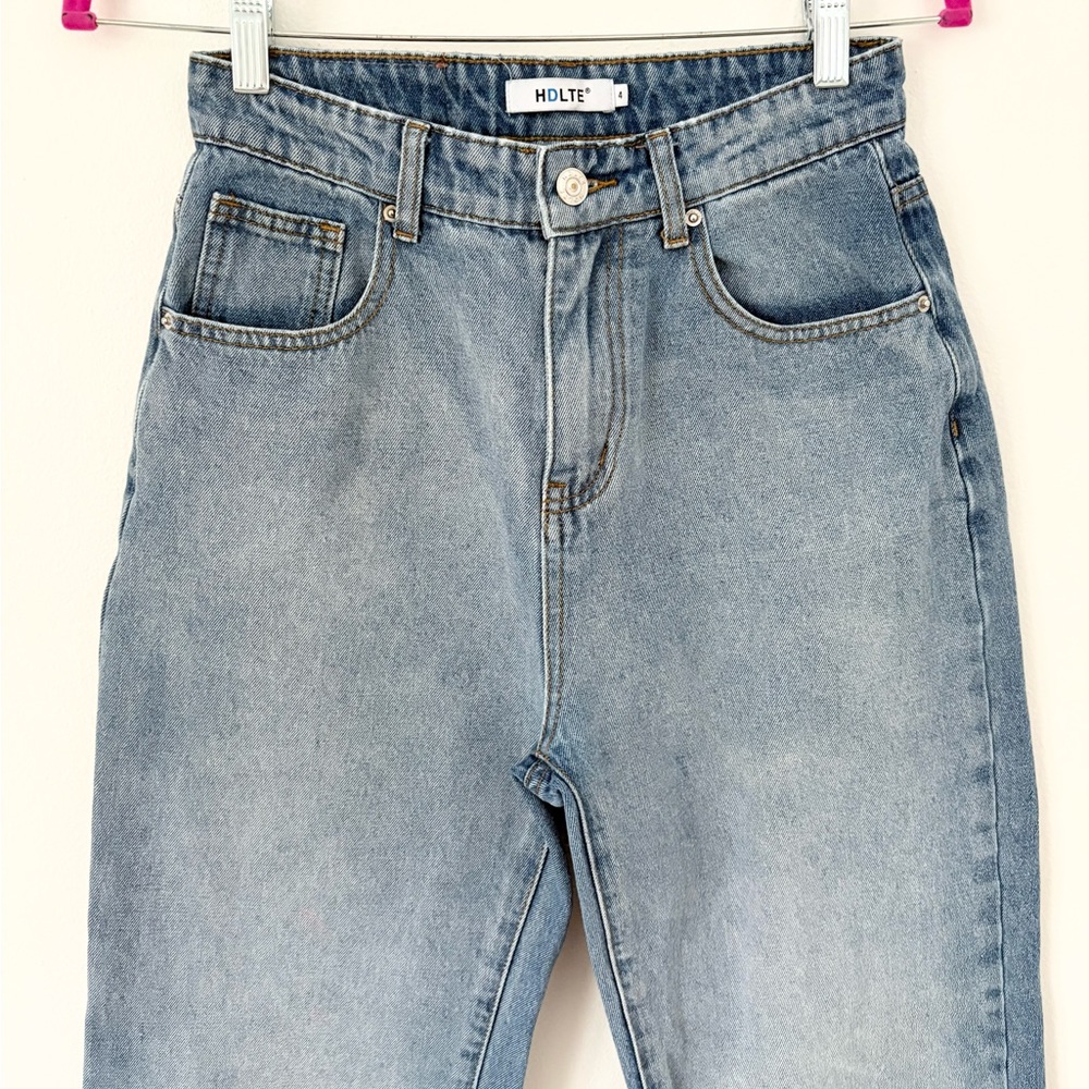 High-Rise Straight Jeans in Light Blue - Picture 3 of 6